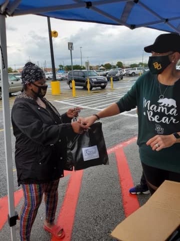 Community giveaway outreach in Houston